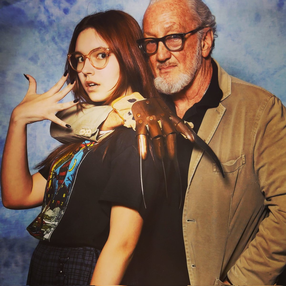 GauleyKelly's tweet photo. The next generation Nancy?
@RobertBEnglund thank you for for making my girls 1st fanexpo so memorable,  #HorrorFan #FANEXPOCanada2022 #nightmare #Freddy #elmstreet https://t.co/eOQZ7AGq1S