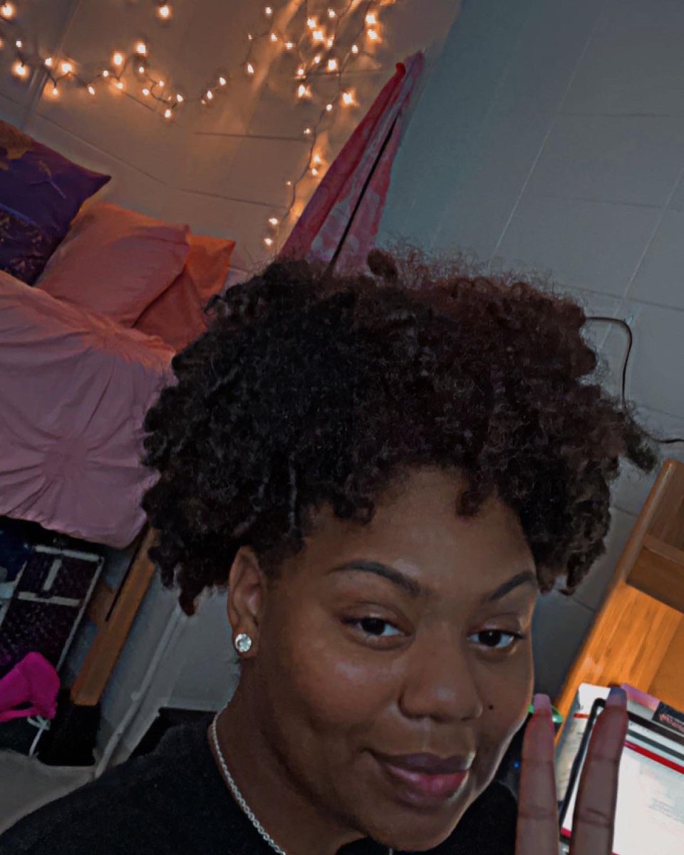 mariah9016's tweet photo. Happy Monday 💛💜
#AlcornUniversity https://t.co/kA3EiRdW7U