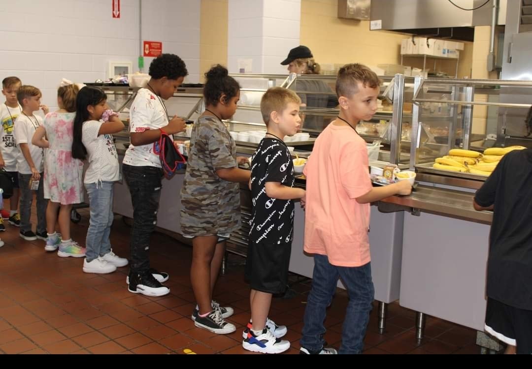 moran859's tweet photo. @6thDistrictElem 3rd graders ready for lunch! https://t.co/FO5oV6jqk6