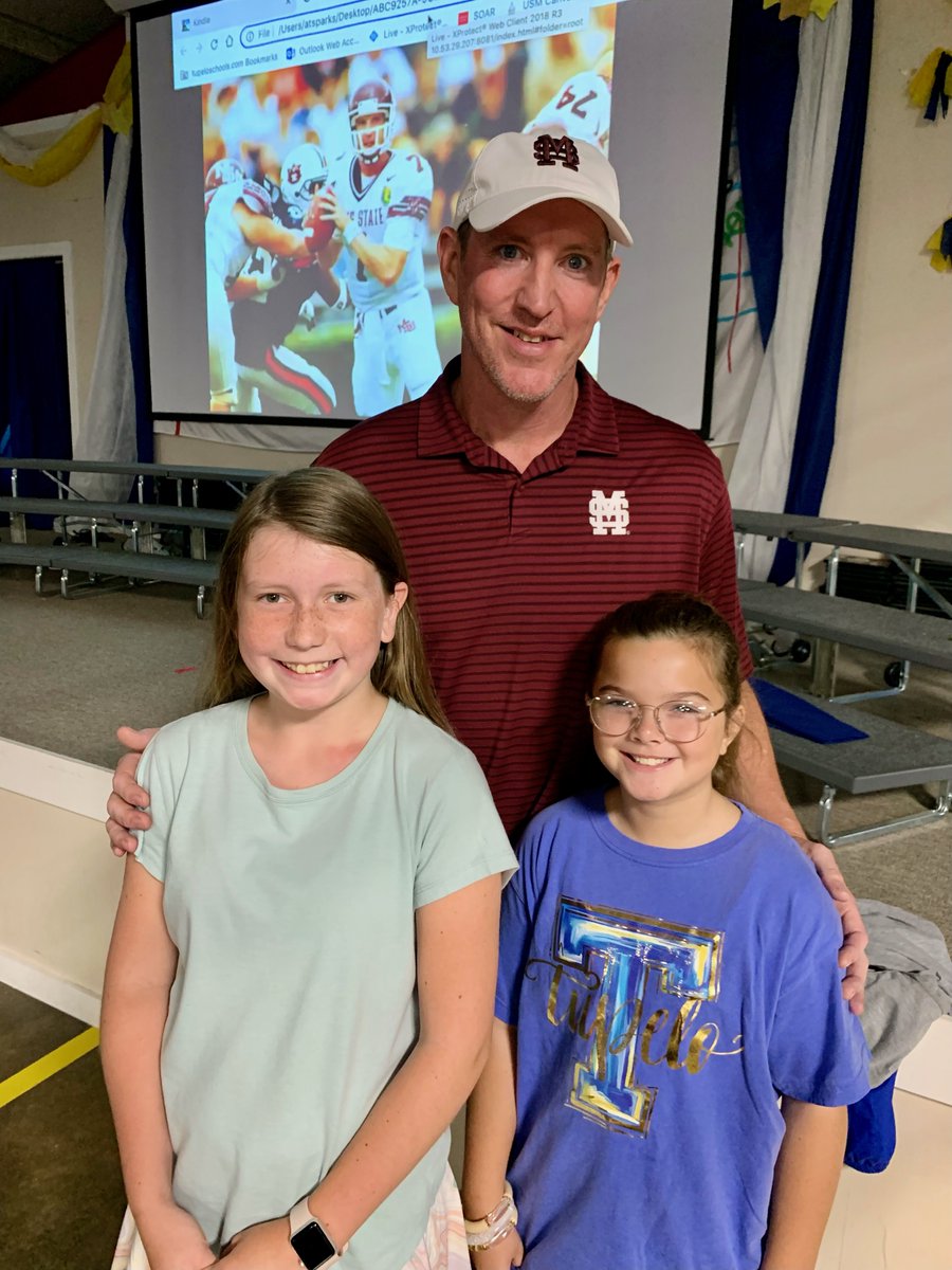 tupeloschools's tweet photo. Many thanks to @RadioWyatt for taking time out of his busy schedule to come read to the @rankintpsd students. What a treat. Again, our community support is off the charts. #TPSD https://t.co/RQm6c2HMYs