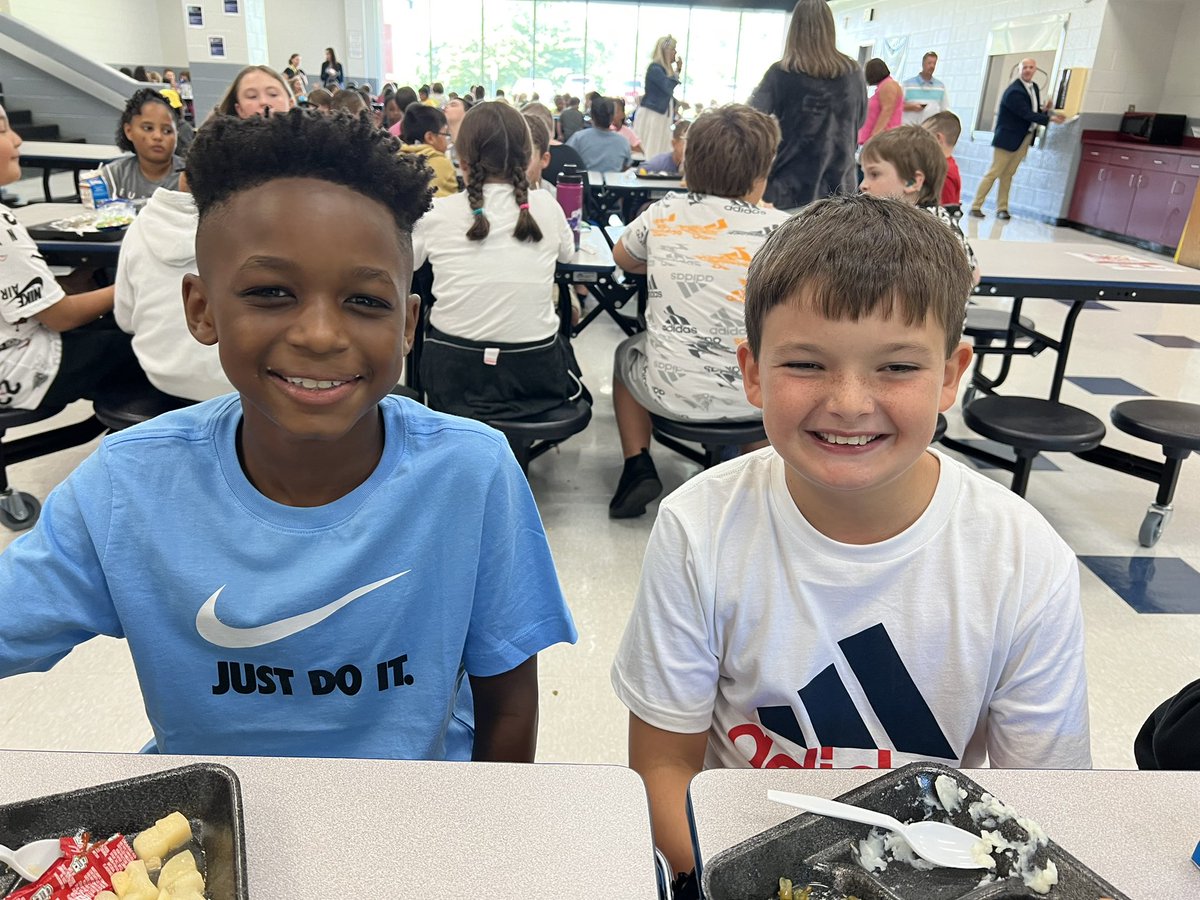 cbbpayne's tweet image. More pics from #MAFirstDay! #JOleaders @MACSchools @TedderTimeEDU