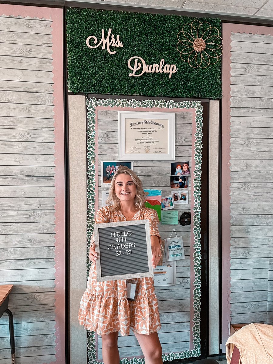 DunlaCou's tweet photo. #wcpsfirstday New name, Same AWESOME 4th grade ๐ https://t.co/oiM828ebD9