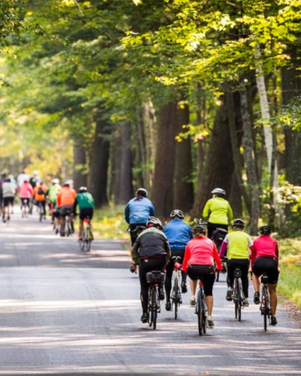 🍁 Autumn showcases its natural beauty with bright, vibrant colors as the backdrop of the close-knit community, local restaurants, and the many homes in the Northwoods. 

Read ‘Fall in Love With The Northwoods As The Seasons Change’ now on The Bobber: bit.ly/3Cyohr0