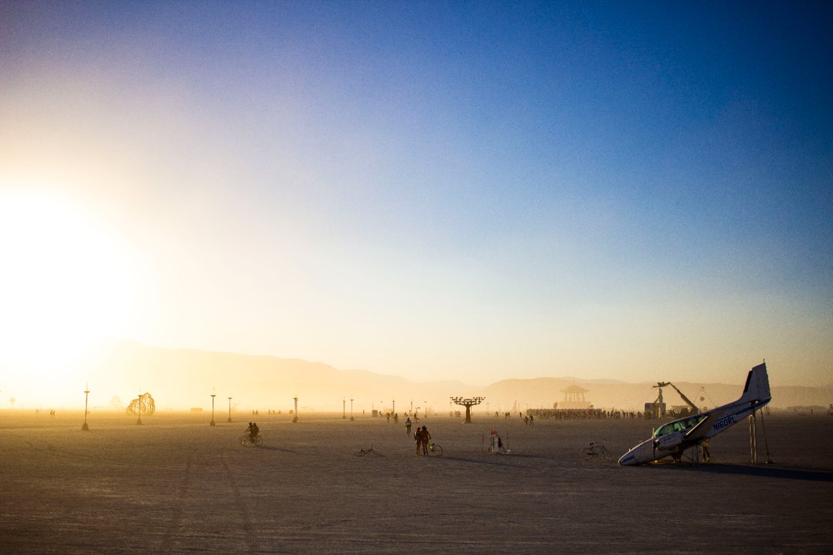 MrArash's tweet photo. #offgridhome at #burningman2022 It's monday and the city is really coming alive. Excited new neighbors are setting up their camps and art projects. https://t.co/CVZSwgAF4Y