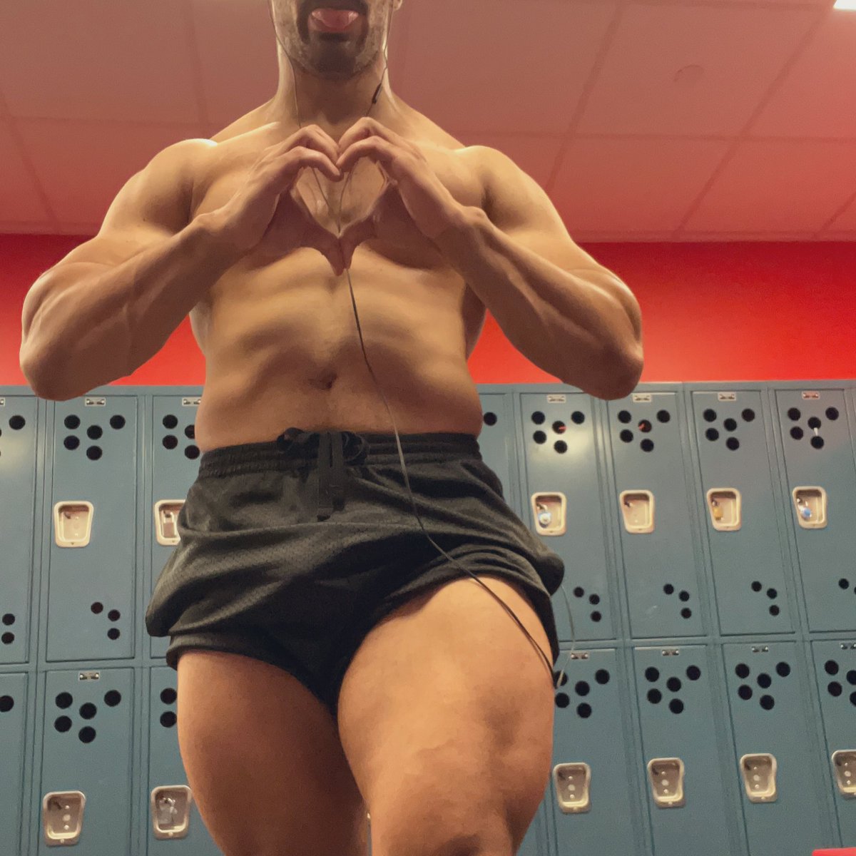 itskamikazekris's tweet photo. If you’re not squatting then don’t buy #hoochiedaddyshorts #quadcheck https://t.co/6dPWnsAmBD