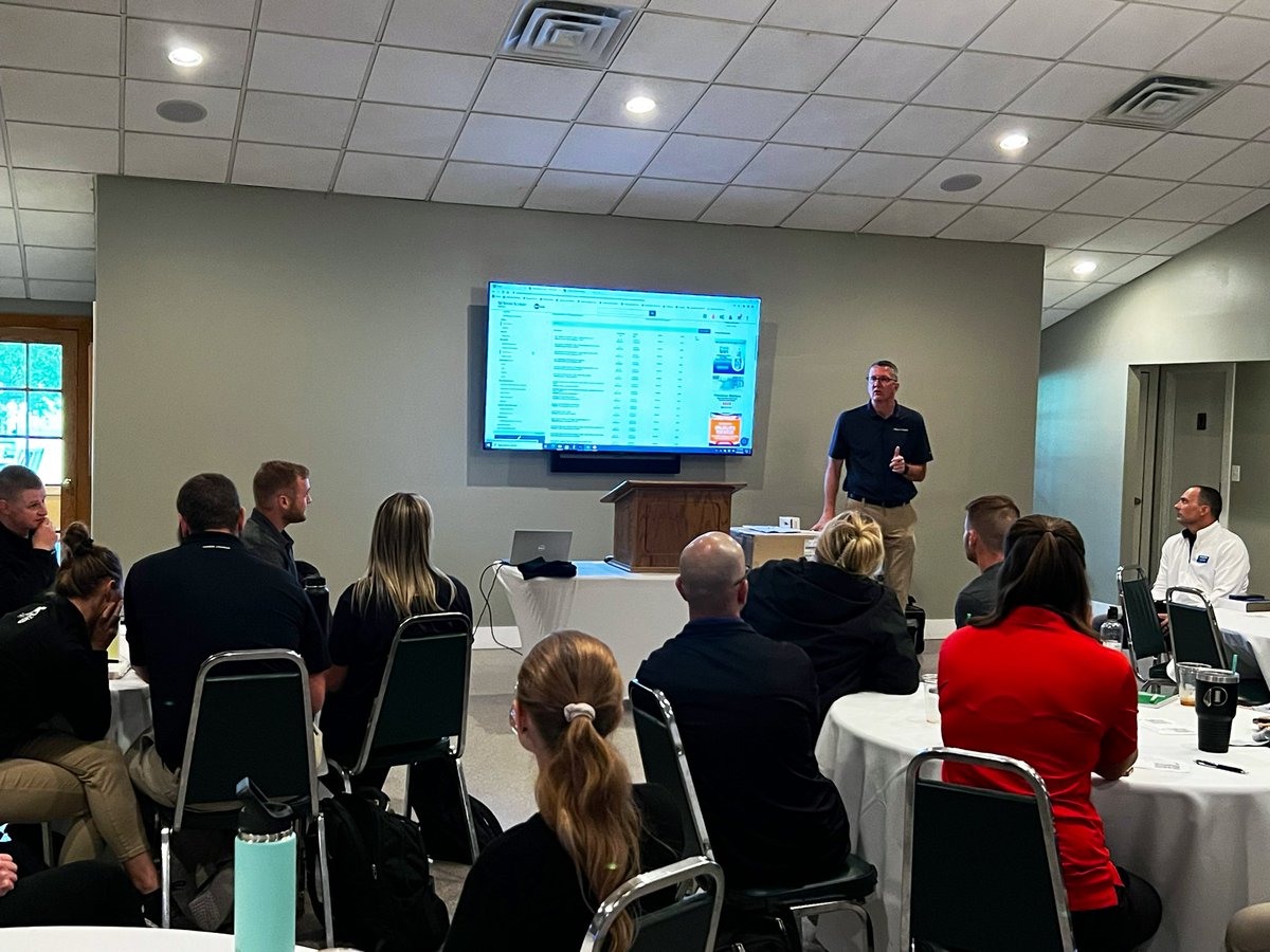 AcoATTeam's tweet photo. Iowa wrapped up our last kick off meeting. Big thanks to @ChrisHanfelt and @shawn_parrish for their time. We had an awesome talk on nutrition and got some QT with our great managers. #OneAthletico https://t.co/rAwriPXf2Z