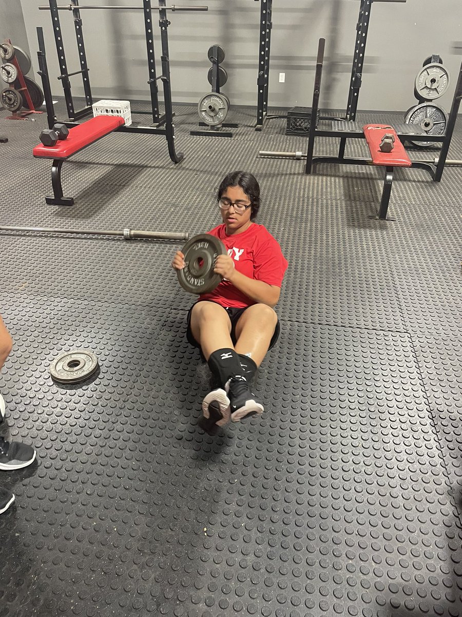 ClackGirls's tweet photo. Lady Cardinals working HARD in the weight room!!!  #weliftweights #OTOF https://t.co/OOvPshSUaY