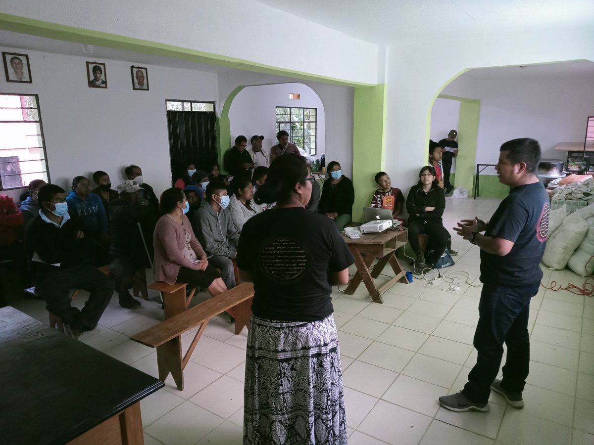 surcooaxaca's tweet photo. #Indigital 

Dando continuidad a las #CapacitacionesComunitarias sobre "Derechos Digitales y acceso a la información en lenguas indígenas", el pasado 27 de agosto visitamos la comunidad de San Lucas Zoquiapan, #TeotitlándeFloresMagón, #Oaxaca. https://t.co/DG7MIKFJWi