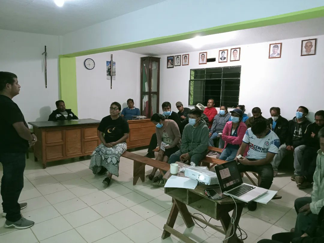 surcooaxaca's tweet photo. #Indigital 

Dando continuidad a las #CapacitacionesComunitarias sobre "Derechos Digitales y acceso a la información en lenguas indígenas", el pasado 27 de agosto visitamos la comunidad de San Lucas Zoquiapan, #TeotitlándeFloresMagón, #Oaxaca. https://t.co/DG7MIKFJWi