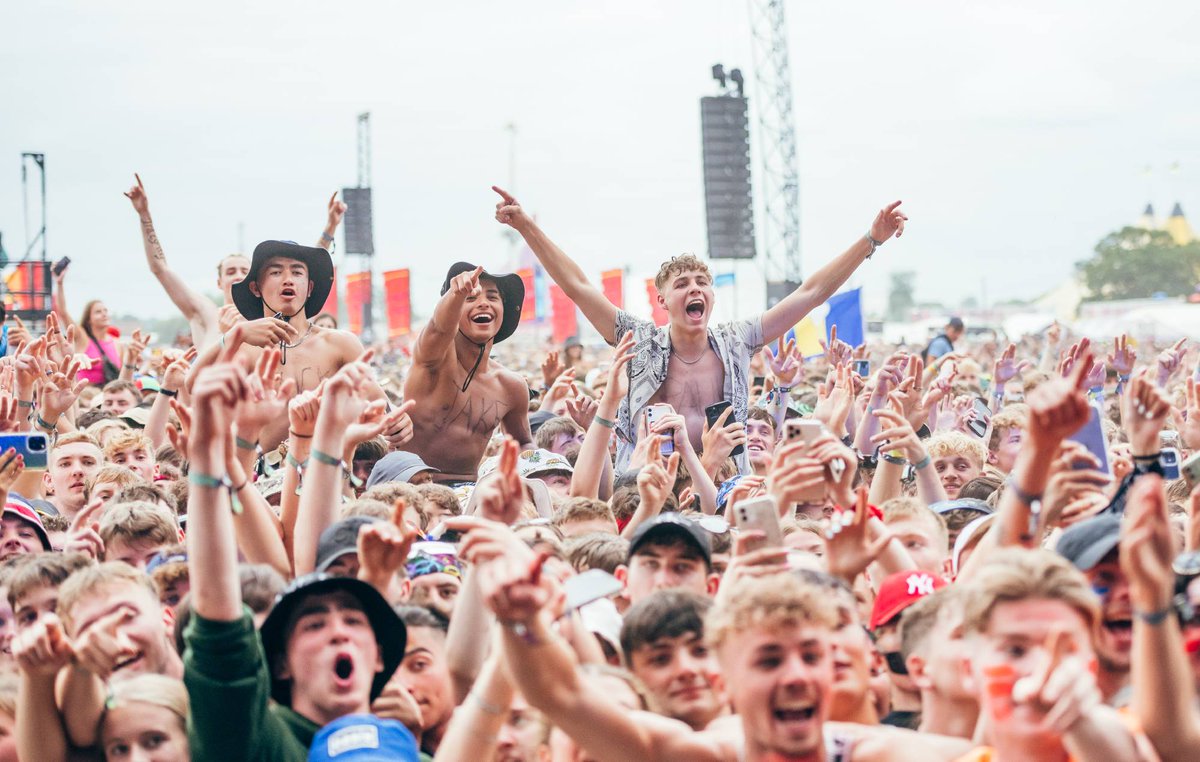 FestInsiderUK's tweet photo. Here’s the weather forecast for Reading &amp; Leeds 2022 - https://t.co/yN1AFtYLdy #Festivals #News https://t.co/72j2KdKJLr