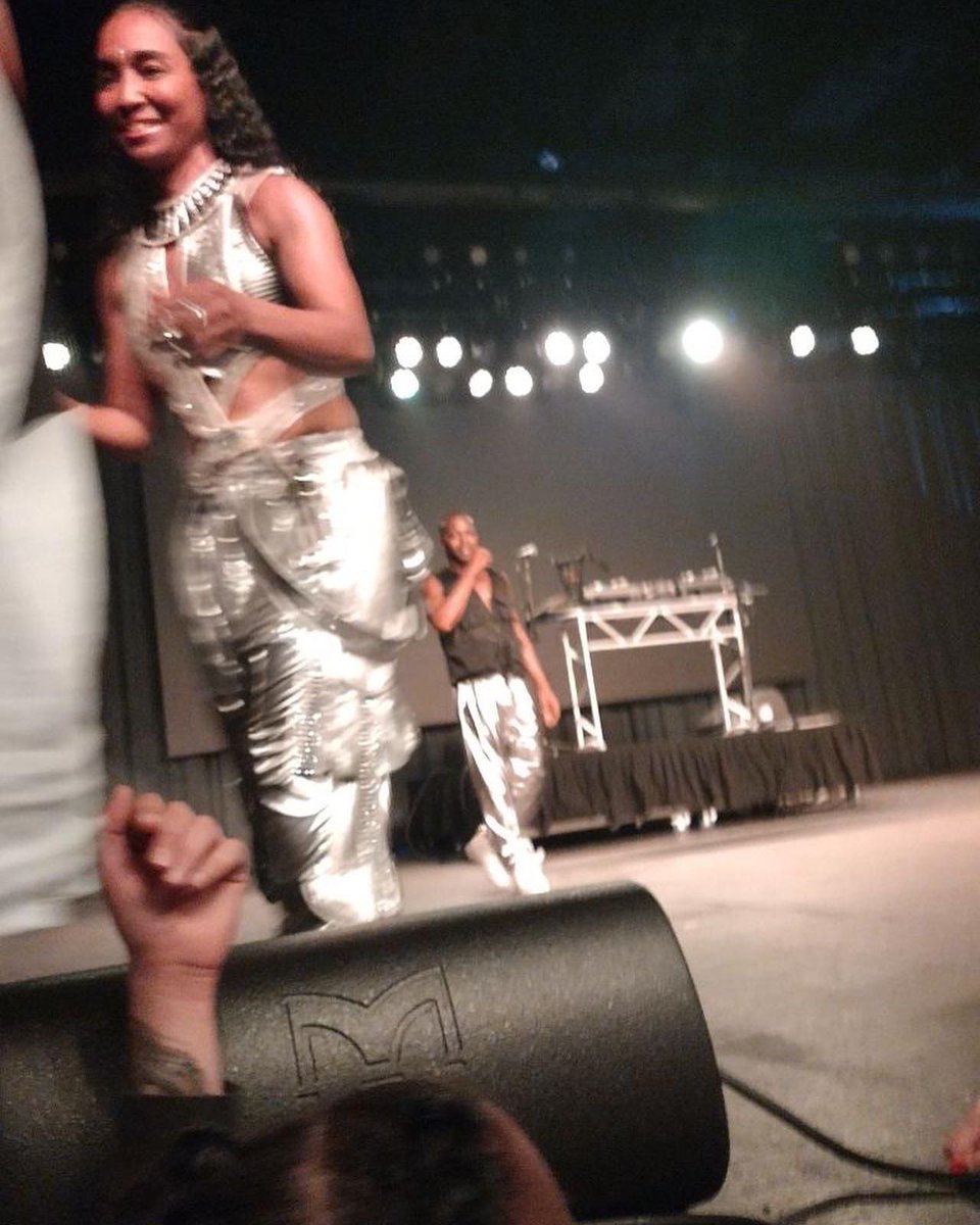datgirlchilli's tweet photo. @officialchilli at the tour Saturday ππππ§‘ππ #chillitlc #chillithomas #rozondathomas #tour #concert #chillithomas #Hollywoodcasino @Hollywood_CTown #mygirl #hotchilli #tlc https://t.co/lqjhZoIHUL