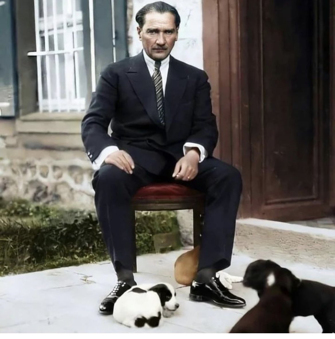 esinovet's tweet photo. #Atam her gün, her saniye seni daha fazla özlüyoruz  #30AgustosZaferBayrami sonsuza dek izindeyiz ♾ https://t.co/lQLc6He3BA