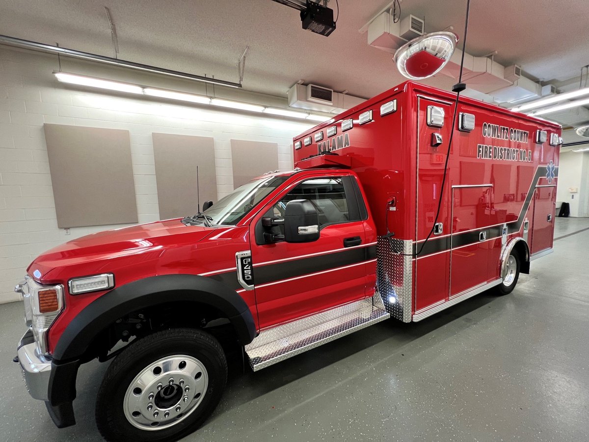 HughesfireHFE's tweet photo. Congrats #CowlitzCountyFireDistrict5 (WA) on the new delivery of this Ford F450 #Superliner Type I Ambulance to their apparatus fleet. Thanks for choosing #LifeLineEmergencyVehicles &amp; #HughesFire!
Sales Rep: Jeremy Yoder
#QualitySavesLives #CowlitzCountyWA #KalamaWashington https://t.co/heVePOLECk