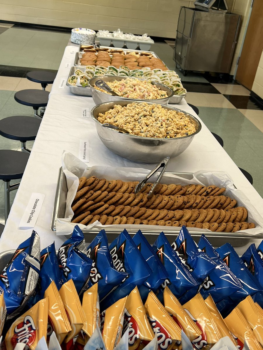 dc_dept's tweet photo. Teacher lunch at Heritage School today! @heritage_34 https://t.co/sM9BynTevJ
