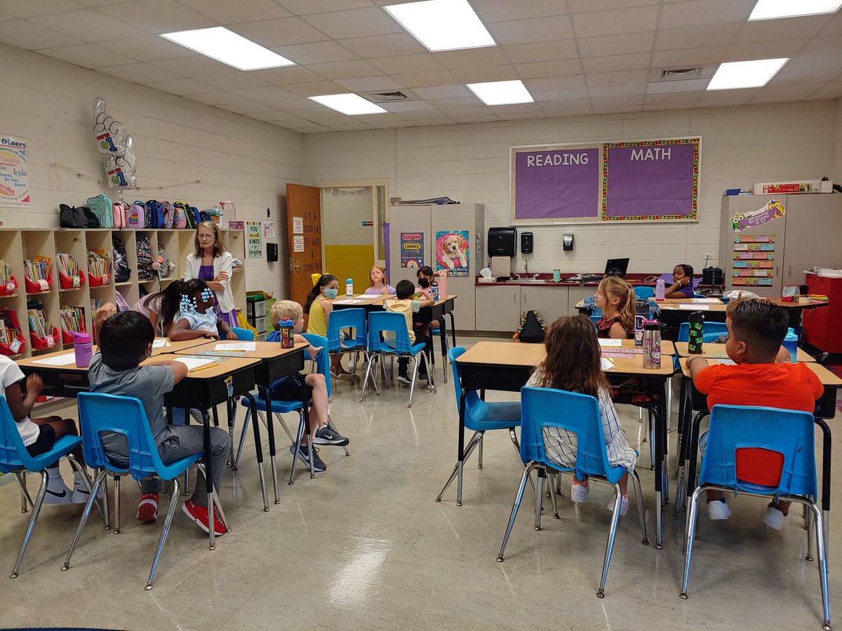 Central_ElemE4E's tweet photo. What a wonderful First Day of School! It's going to be a fantastic year!!
Ready. Set. Grow!!
#growinggreatness https://t.co/CuzTbENG5r