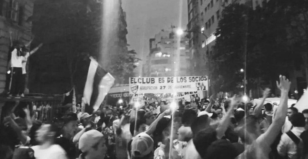 Agrup27deNov's tweet photo. Le deseamos el mayor de los éxitos a la Comisión Directiva electa.

El pasado va quedando enterrado, ahora hay que ganar Cervecero.

Todos a la cancha https://t.co/It42DHWiQP