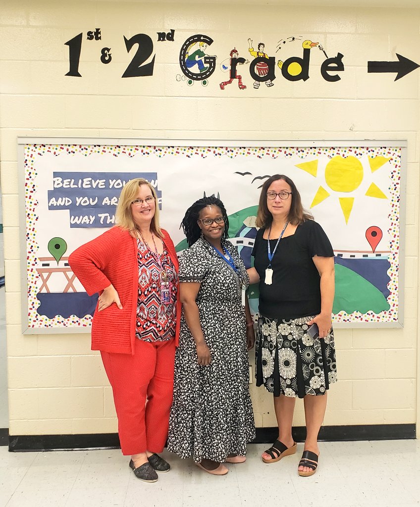 eharrell76's tweet photo. Today marks 25 First Days of School. It was a great day at The Lane. Two great admin teams sharing one large campus. 💪🏾💪🏾💪🏾 #slpsbucks https://t.co/AdnS5JvHmT