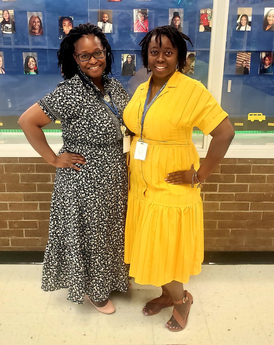 eharrell76's tweet photo. Today marks 25 First Days of School. It was a great day at The Lane. Two great admin teams sharing one large campus. 💪🏾💪🏾💪🏾 #slpsbucks https://t.co/AdnS5JvHmT