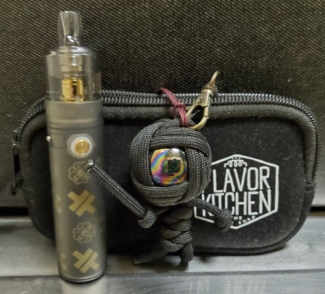 ScatPack11's tweet photo. 今日のお供はdotstick REVO
柔らかいリキッド入れるとお漏らしします。
式鬼君と。
#flavorkitchen
#式鬼
#dotmod
#dotstick https://t.co/7UKXmmk44G