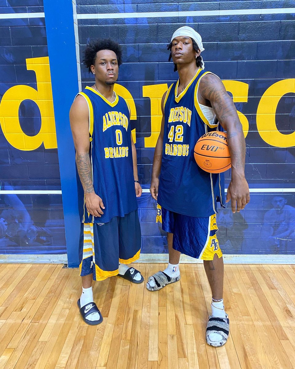 Coach Dye brought out the throwback jerseys to show the young guys the baggy fit! #NoMediums #Style