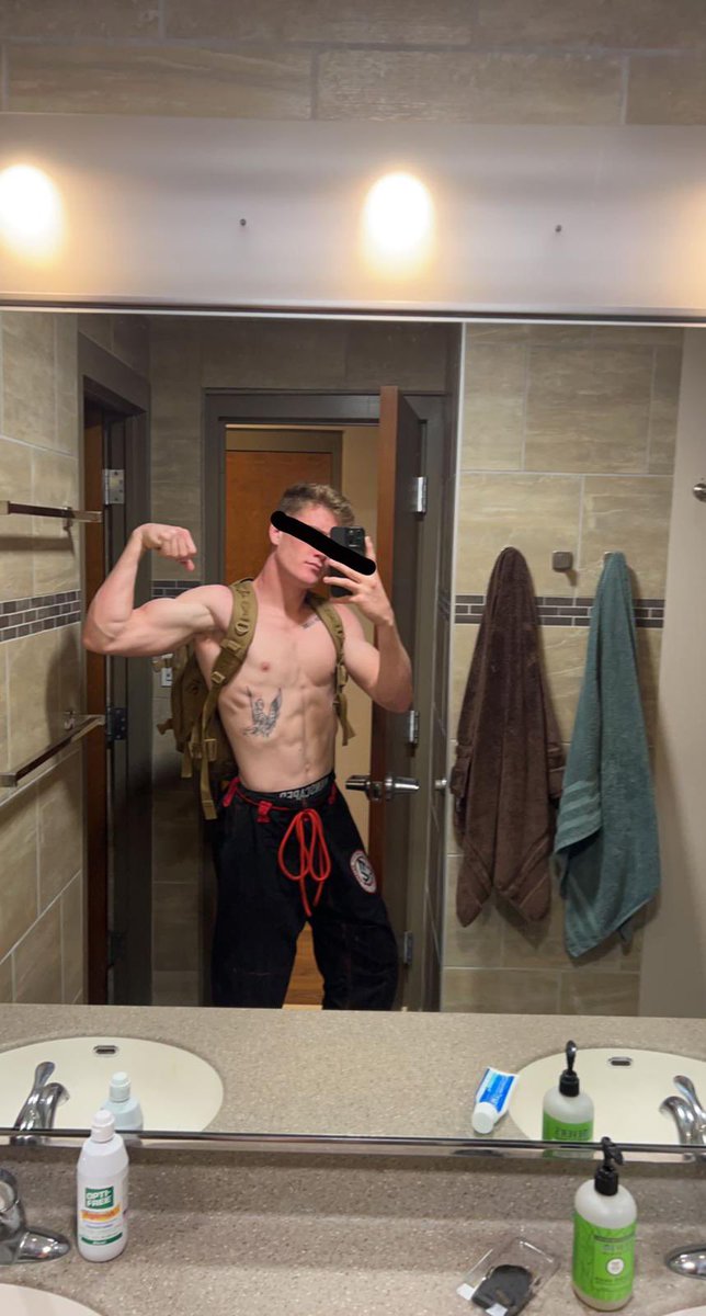 yourdaddysam's tweet photo. who’s hitting a gym sesh with me 👀 https://t.co/s0AMhvONKM