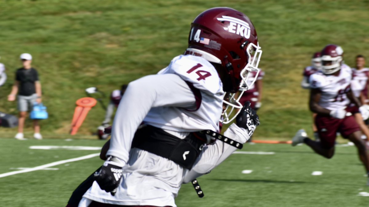 EKUFootball's tweet photo. The team.
The team.
The team.

#E2W | #MatterOfPride https://t.co/FiFdm6i0Nj