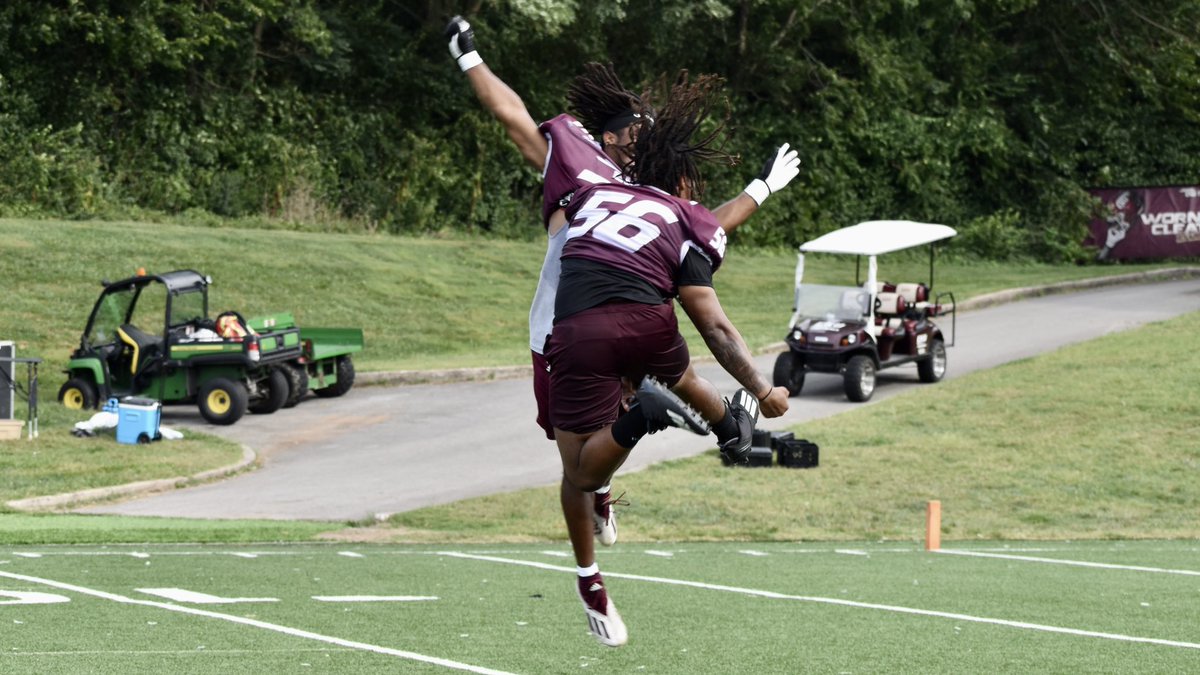 EKUFootball's tweet photo. The team.
The team.
The team.

#E2W | #MatterOfPride https://t.co/FiFdm6i0Nj