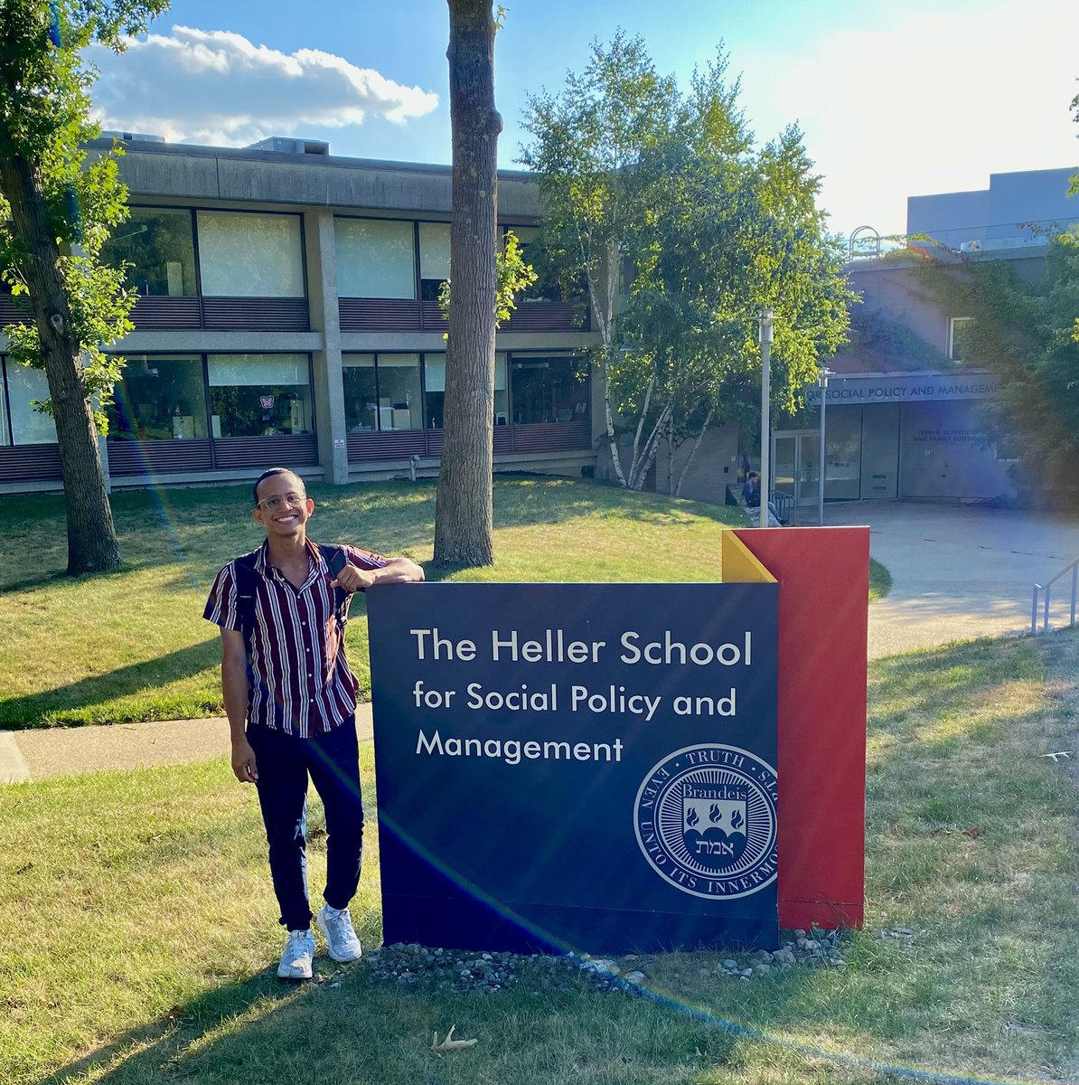 EnnerEmilio's tweet photo. Last first day of classes a Fulbrighter 🙌🏽

#MasterToBe #Unemployed #HireMe https://t.co/Hzoy6Xy7Iu