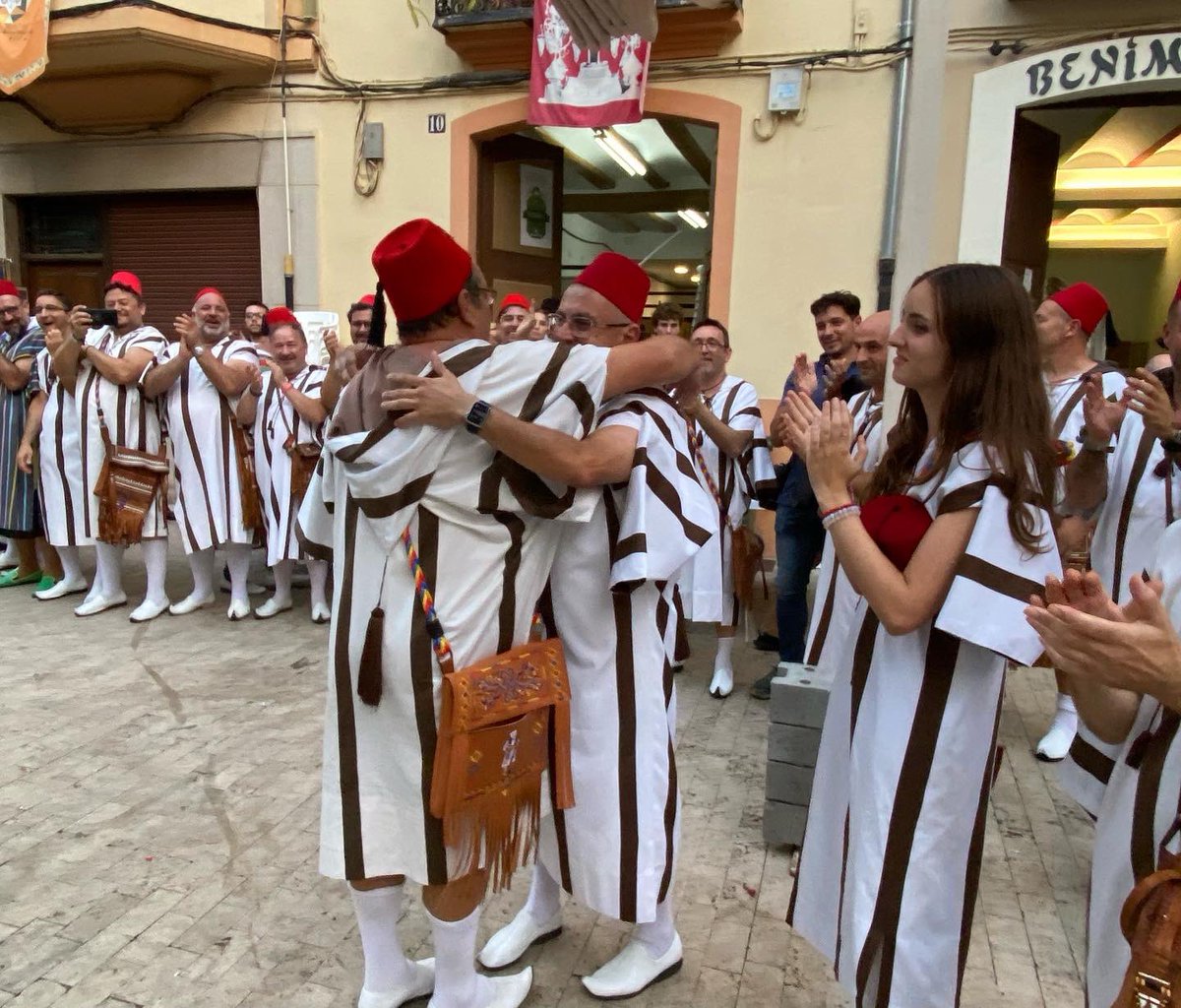 Mossarabs1948's tweet photo. 🥺🎉 FI DE FESTA. Les imatges més emotives de l’acomiadament d’unes esperades Festes que acaben amb molt bon sabor de boca i amb uns relleus il•lusionants perquè el nostre any de Capitania està a punt de començar.
#micOnti22 #TornemMICOnti #morosicristians #Ontinyent https://t.co/tSLyE7fN3T
