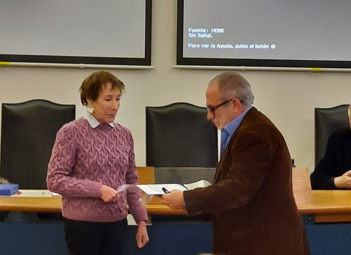 alimentos_info's tweet photo. El Dr. @sschraier recibiendo nuestro premio Braun Menéndez 2021 por la tarea de divulgación científica que hacemos en Infoalimentos. Gracias jurado y @aapciencias ¡Felicitaciones a todo el equipazo!🥰💗 https://t.co/E57Btwh9rl