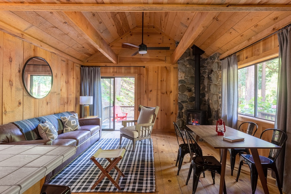 LureResort's tweet photo. Have you stayed in Cabin 9? With all-new beds, appliances, furniture, lighting, and kitchenware...our housekeeping cabins are a top pick for accommodations in Downieville.

#LureResort #LureLife #LostSierra #adventuredestination #getaway #cabincamping #downieville #vacationstays https://t.co/GATpq62vQI