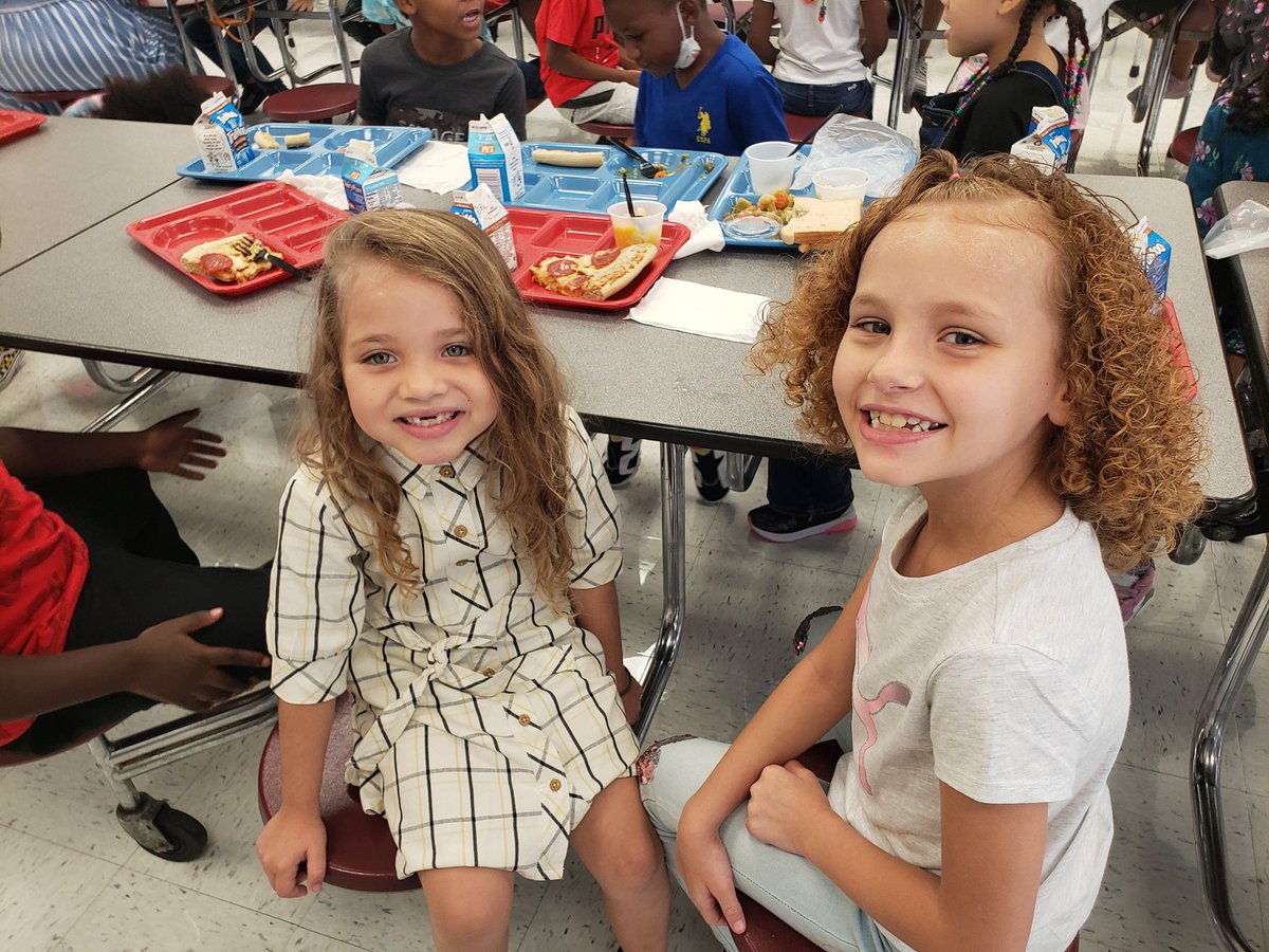slpsbucks's tweet photo. What a great day to be a Little Buck! Happy First Day of School! 💙💚💙💚 #gobucks #firstdayofschool #slpsbucks #slpsredefined @scotlandschools https://t.co/Kd2DctpnwR
