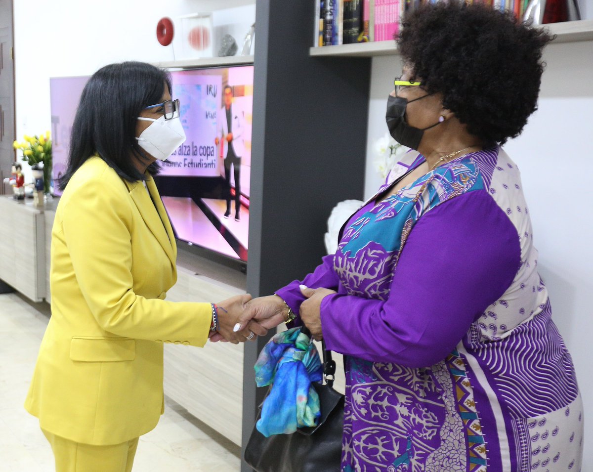 PartidoPSUV's tweet photo. Vicepresidenta Ejecutiva recibe a embajadora de Sudáfrica en Venezuela
https://t.co/lBgkHVTGpA

#PueblosUnidosPorLaPaz https://t.co/RCaCC35i6X