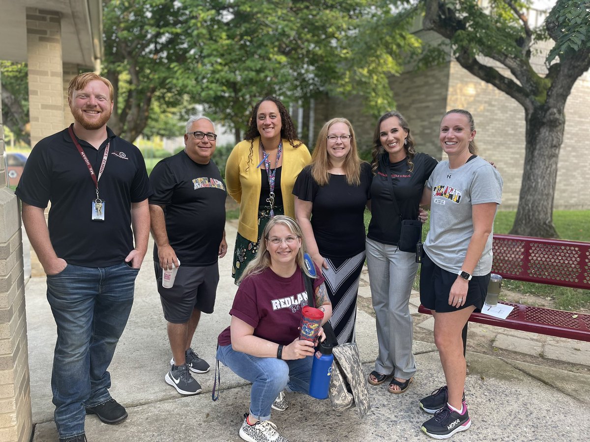 DrMcNeal_HWMS's tweet photo. Our Redland staff members are EPIC! @MCPS @MagruderCluster #clapin #firstdayofschool https://t.co/EDDCMCfxYg