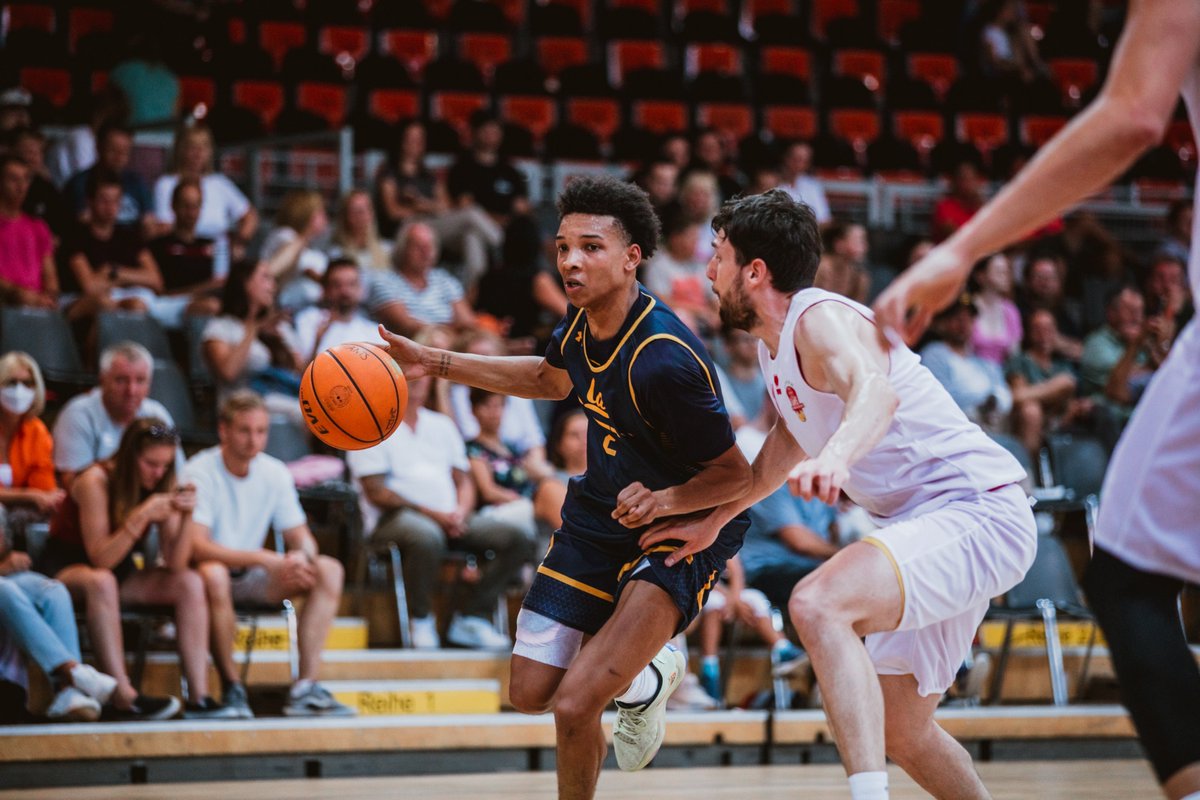 CalMBBall's tweet photo. HBD @MontyBowser! 🎂 https://t.co/ueti8mmnlj