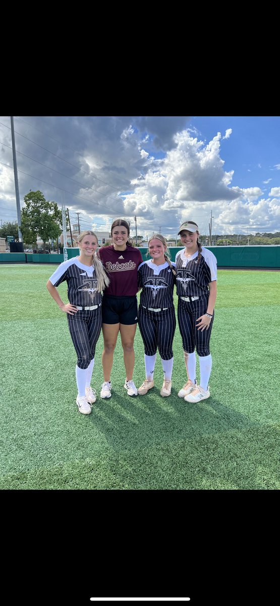 ChandlerKamdyn's tweet photo. Always a great time @TXStateSoftball! Thank you @ScottWooder @CoachTrevTXST @Rw15Woodard for an amazing camp! https://t.co/AhjZCEHT4N
