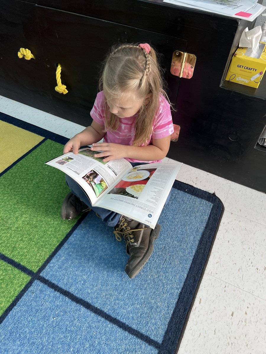 Holli_Sears's tweet photo. First grade scientists in @AMCantwell classroom observed a dragonfly today and practiced their scientific drawing skills in their field guide! @NSDCarver @NeoshoSD https://t.co/4pJYqid5fy
