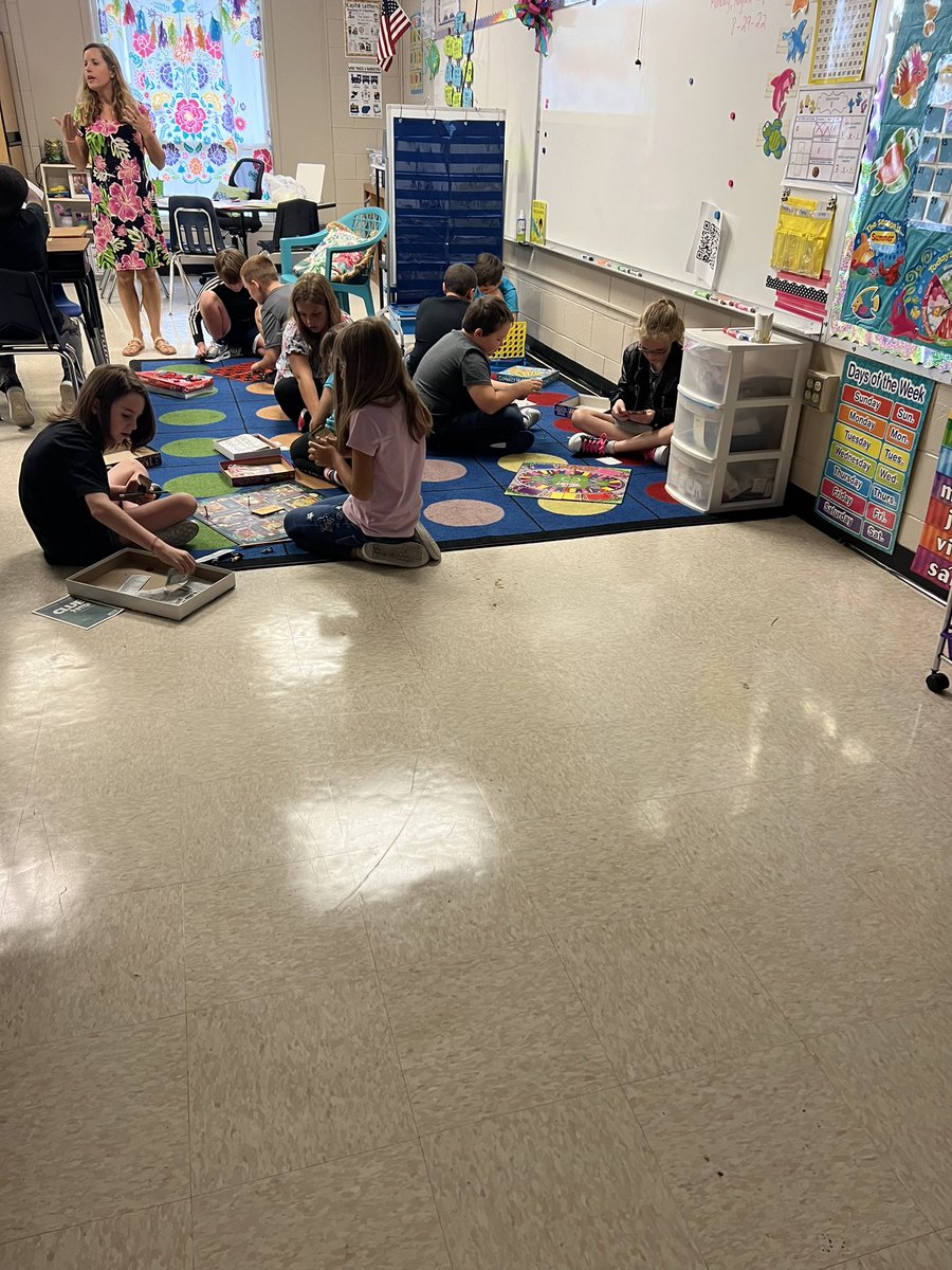 ASHLEY SCHULTZ (@ashleym_schultz) on Twitter photo Fourth graders in Mrs. Barwick’s class playing board games while she teaches them about classroom volume levels for group work. <a href="/NESHawks/">Newport Elementary School</a> Fourth graders in Mrs. Barwick’s class playing board games while she teaches them about classroom volume levels for group work. <a href="/NESHawks/">Newport Elementary School</a>