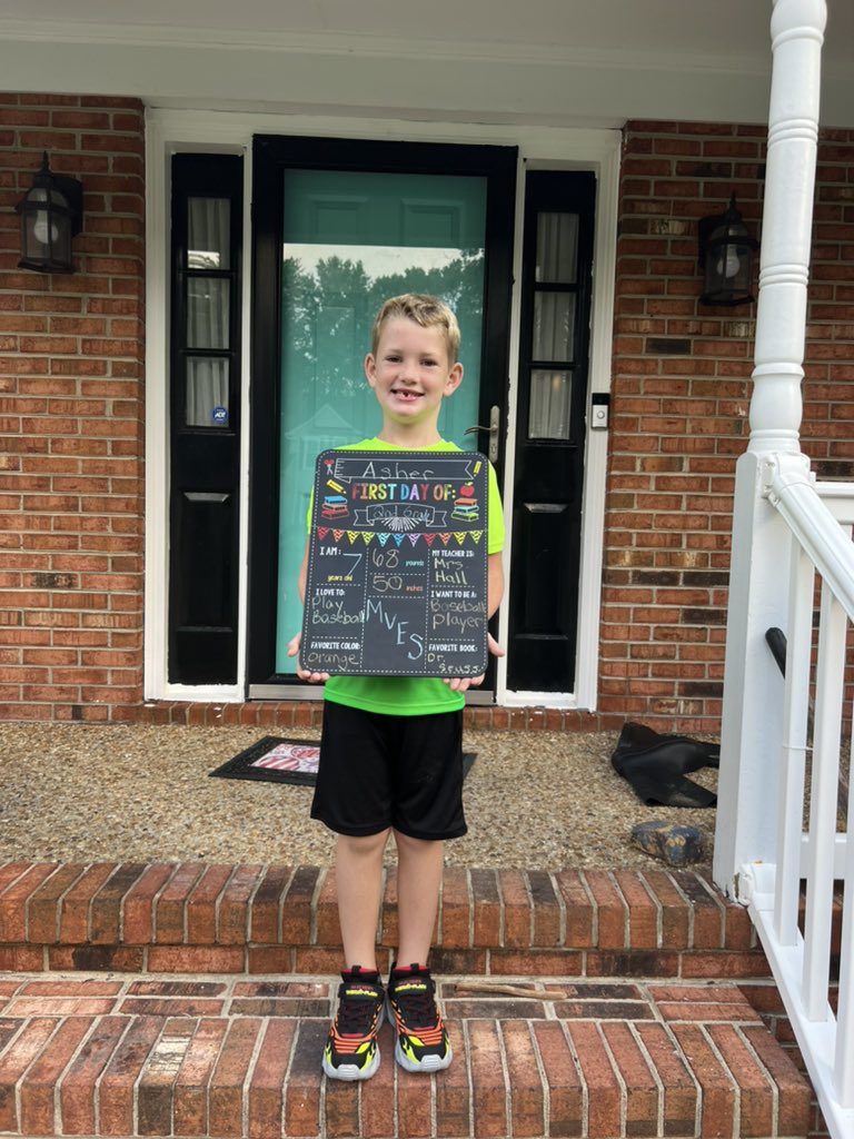 HRoberts_1's tweet photo. My MVES Mustangs had a great first day of 2nd and 5th grade!! #YCSDfirstday https://t.co/I5GyfUfu9l