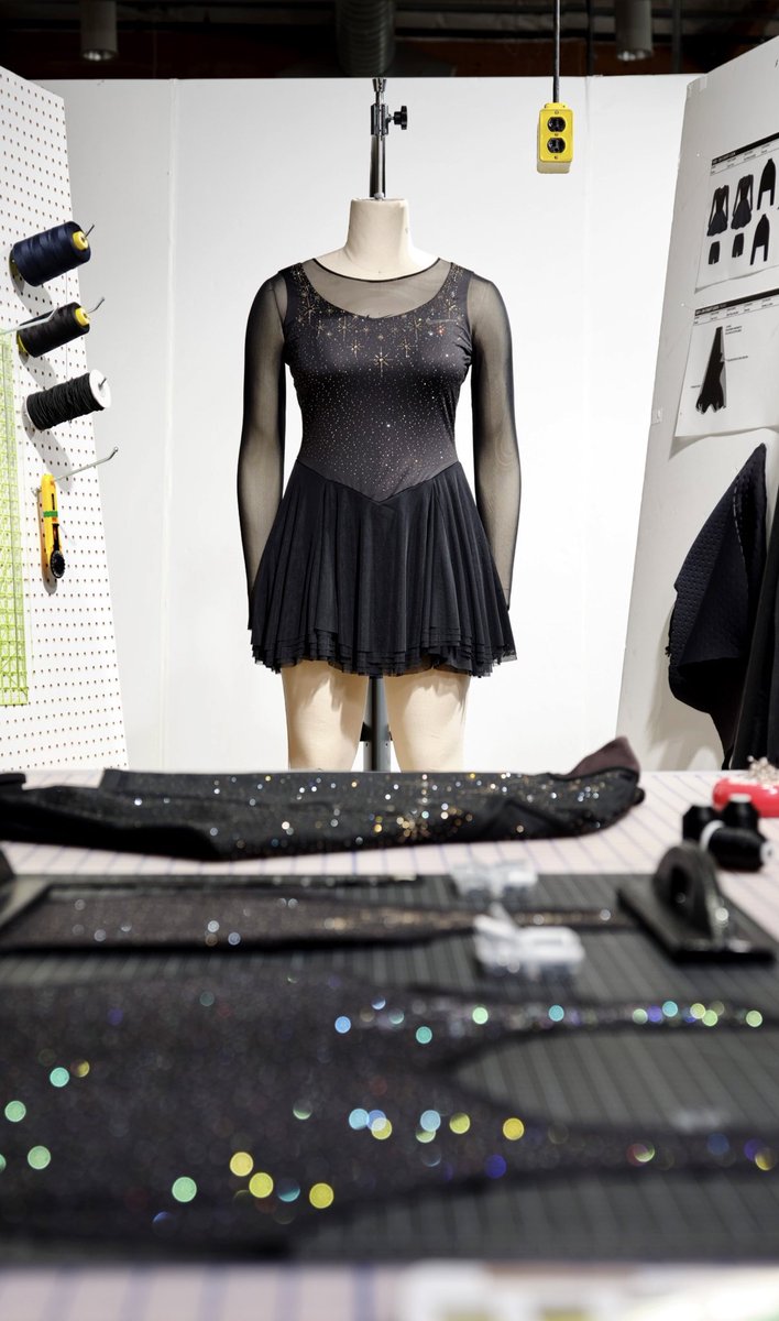 Slice_TennisFr's tweet photo. Qui dit jubilé de la reine dit tenue de gala ✨

Pour cet #USOpen Serena Williams arborera une tenue inspiré des robes ded patineuses artistes composée de 6 couches de tissus comme ses 6 titres à l'US Open 🏆

Une magnifique tenue pour vibrer une dernière fois 😍 https://t.co/t6lyiqTkmc