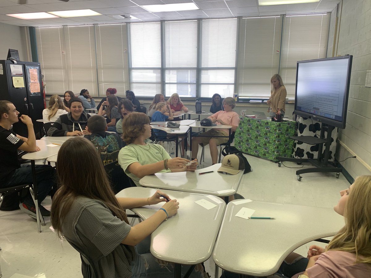 CTE at PCMS is in action for the new school year. Welcome Mrs Miller and Ms Moore. Collaboration is a huge part of our day.  ⁦@lifestrapestry⁩ ⁦@PQ_STEM⁩ ⁦@MsCHale1018⁩ #betheone #everychildeverychanceeveryday