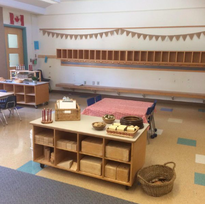 JoelSeaman's tweet photo. Classroom setup remains one of my favourite parts of the year. An opportunity to think intentionally about how  our #kindergarten learning environment can invite, support, &amp; extend play &amp; inquiry. What words come to mind when you think about classroom design (not decoration)? https://t.co/4ljJ2InqBP