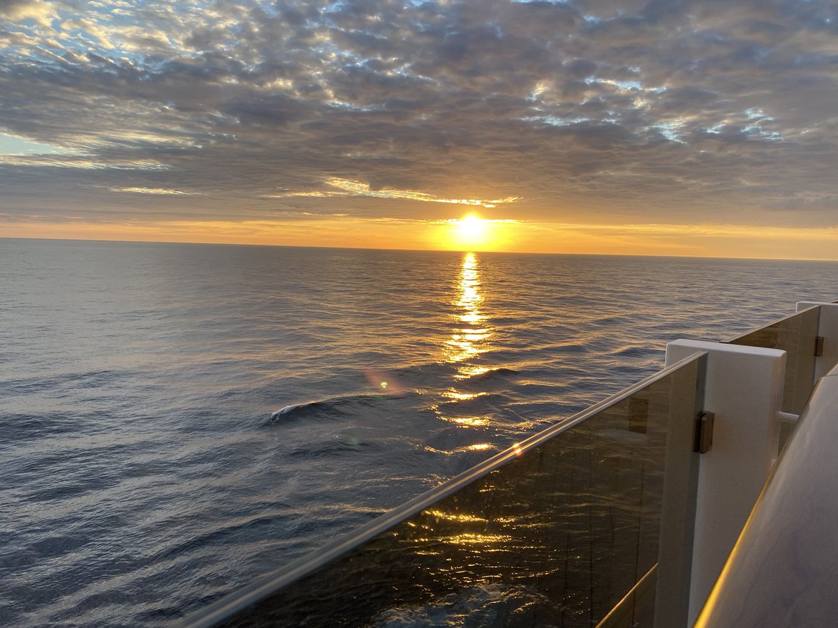 Can’t beat a sunset at sea @CruiseNorwegian #norwegianprima @Cruise_118