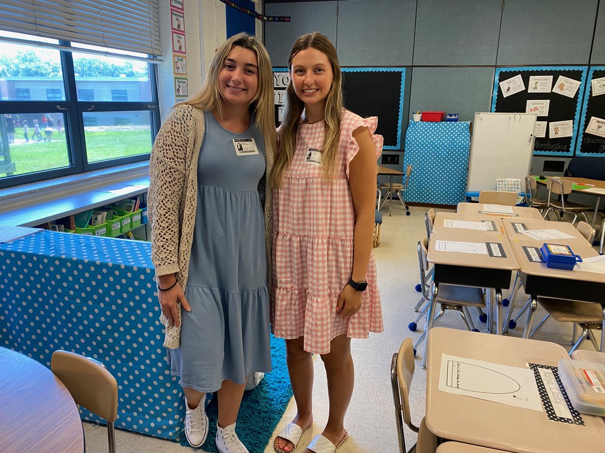 A lot of positive energy from our ⁦<a href="/UMDCollegeofEd/">UMD College of Education</a>⁩ student teachers! #EdTerps1stday #ProudEdTerp