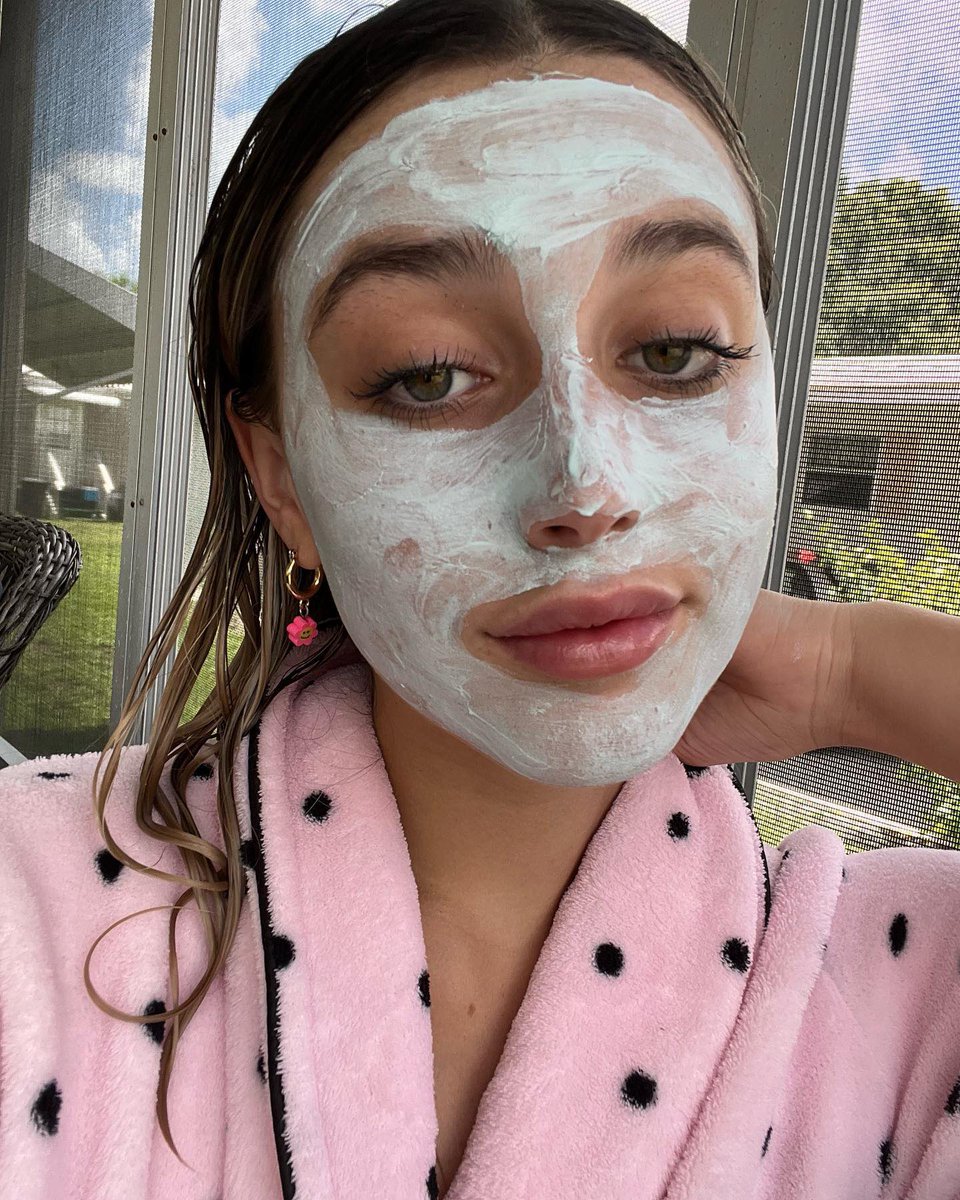 Mendiz9Michelle's tweet photo. Mi carita llena de cosa blanca pero no es la cosa blanca que quiero qué fuese 🥺🫣🍆💦 https://t.co/mFysPS8e80
