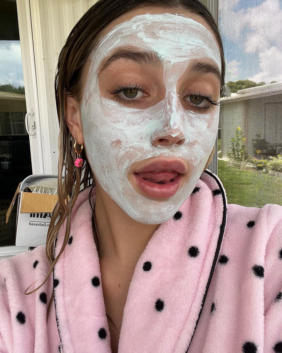 Mendiz9Michelle's tweet photo. Mi carita llena de cosa blanca pero no es la cosa blanca que quiero qué fuese 🥺🫣🍆💦 https://t.co/mFysPS8e80