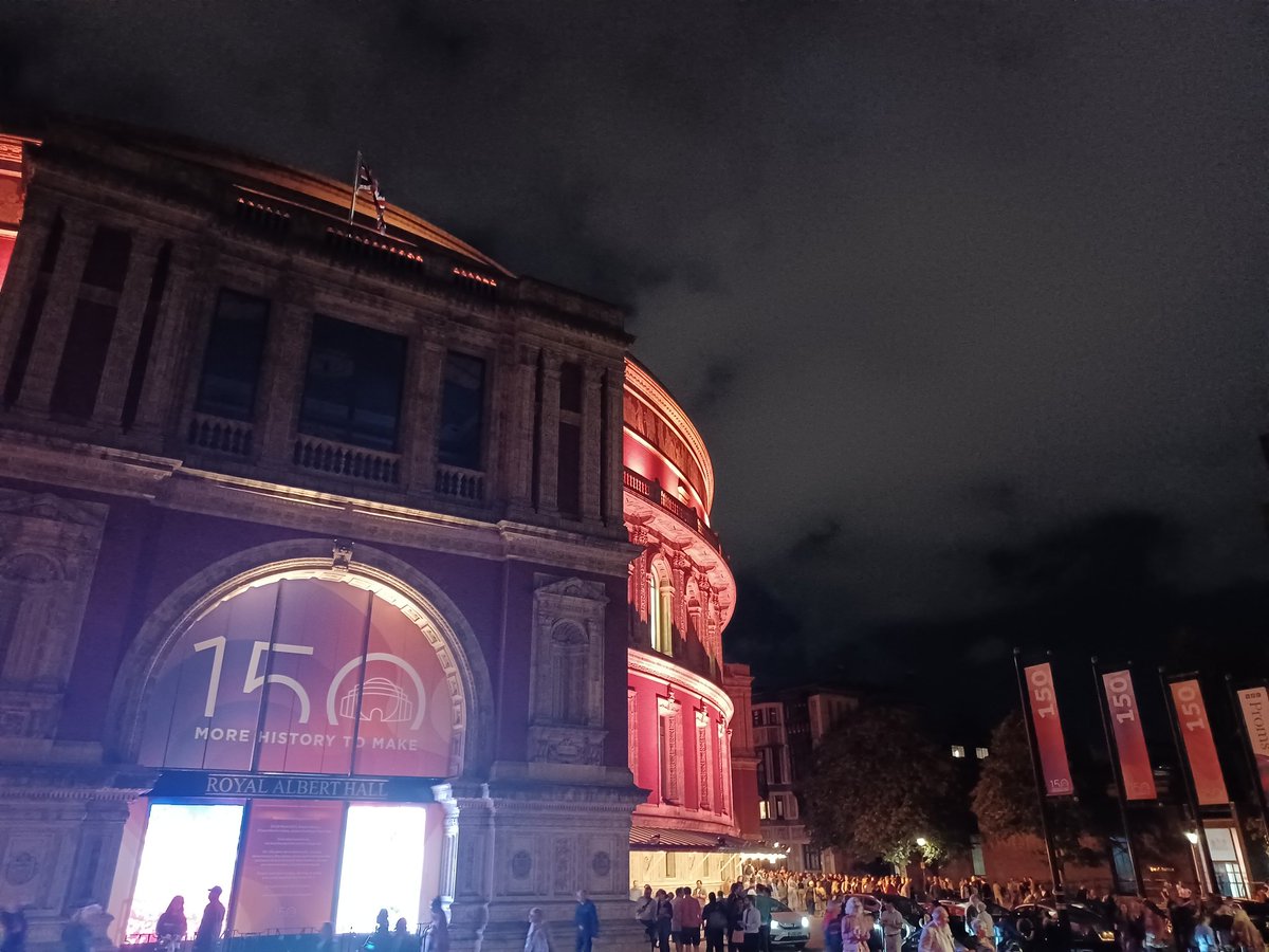 Ruthyphro's tweet photo. Bach's B Minor Mass on period instruments! ๐คฉ
@iestyn_davies' voice is a thing to behold, wow! He was utterly mesmerising, and truly outstanding.
The entire performance was unforgettably brilliant, I loved it
๐๐ปโค๐๐ป
#Prom57 https://t.co/Z2ExbFTmTt