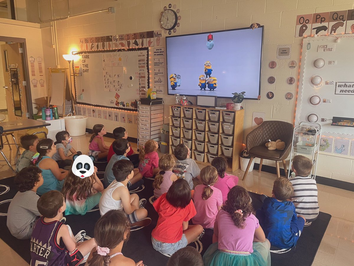 teachwkindness's tweet photo. School safety lesson &amp; activity with the help of safety spots &amp; our minion friends :) #pandaSTARS #Sherwoodshines112 #d112leads https://t.co/DR7sbDe4An