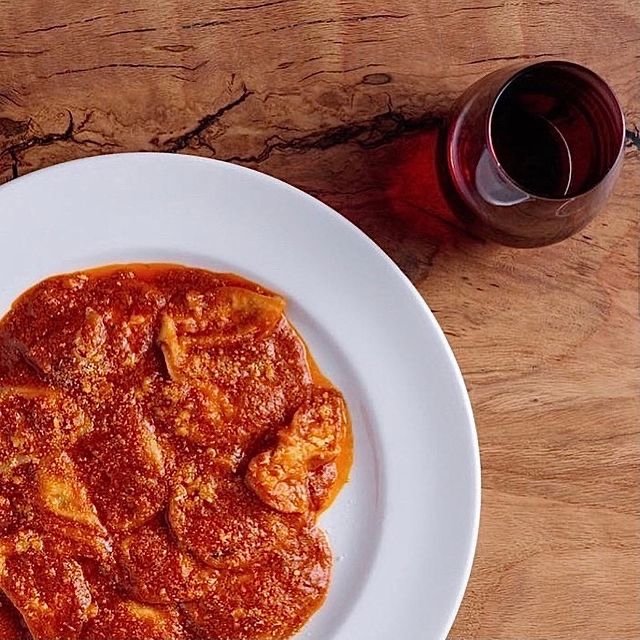 reveleinc's tweet photo. @uovopasta ravioli + Italian 🍷 = 🤍 https://t.co/RV4nxXIsXC