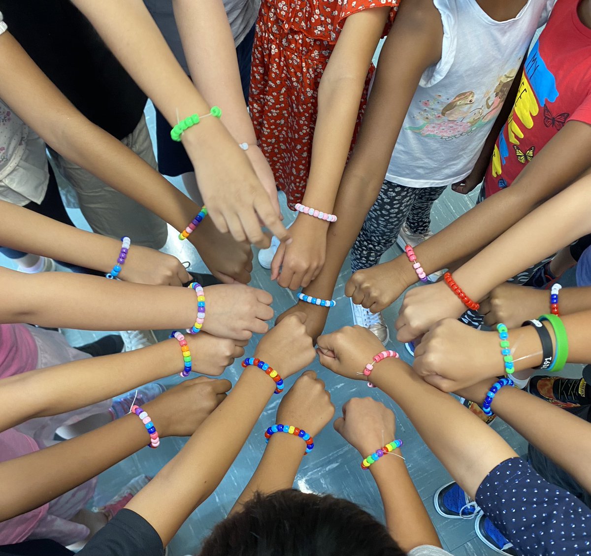 MrsDPallatto's tweet photo. Happy first day of school! We kicked off the year with a favorite read aloud, a collaborative brainstorm, and making class family bracelets! 💙💛 #JacksonPride @A_RiveraNY https://t.co/XNyExFjKN9